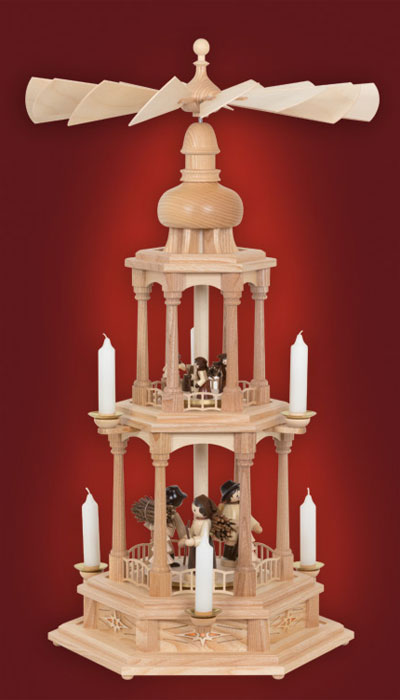 Pyramide neutral, mit Figuren